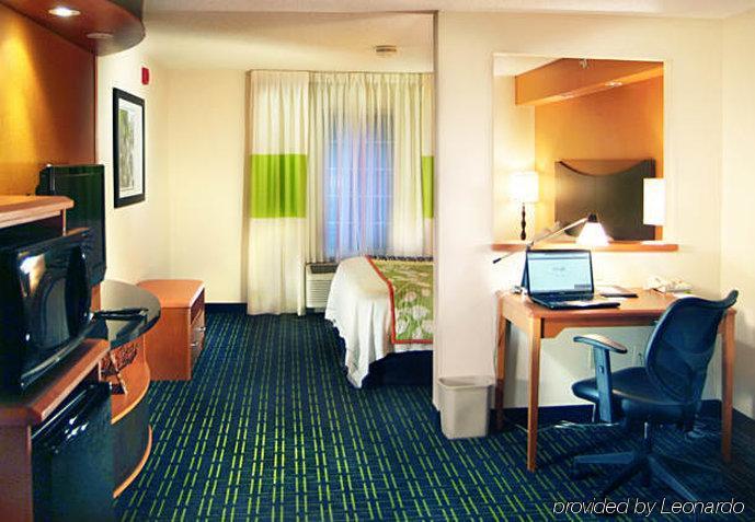 Fairfield Inn And Suites By Marriott Cincinnati Eastgate Room photo