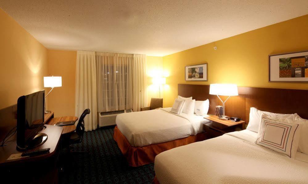 Fairfield Inn And Suites By Marriott Cincinnati Eastgate Exterior photo